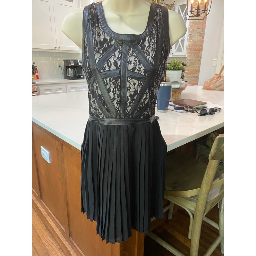 LF Stores/Millau black, lace dress!